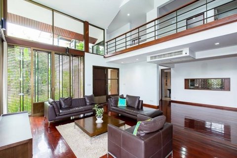 Villa in Watthana, Bangkok, Thailand 4 Schlafzimmer № 134064 - Foto 2