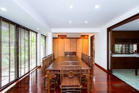 Villa in Watthana, Bangkok, Thailand 4 Schlafzimmer № 134064 - Foto 9