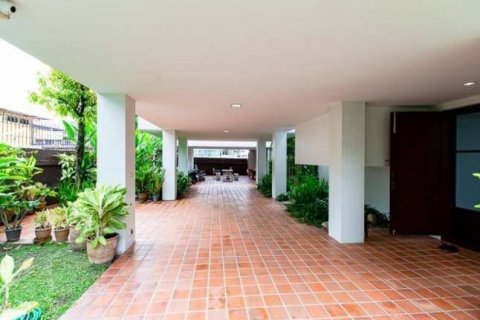 Villa in Watthana, Bangkok, Thailand 4 Schlafzimmer № 134064 - Foto 10