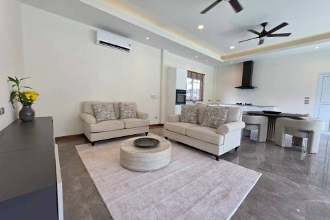 Casa de 3 dormitorios en Pattaya, Tailandia № 144465 - foto 11