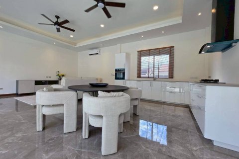 Casa de 3 dormitorios en Pattaya, Tailandia № 144465 - foto 6