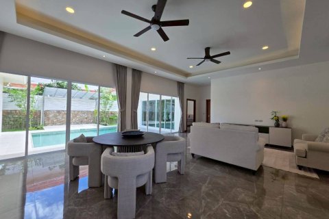 Casa de 3 dormitorios en Pattaya, Tailandia № 144465 - foto 9