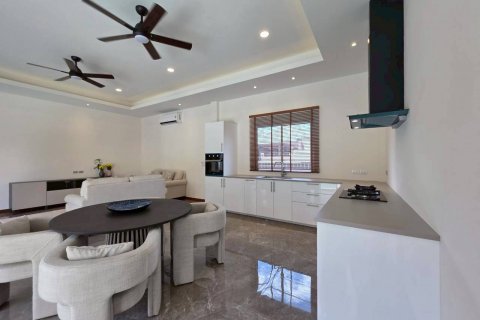 Casa de 3 dormitorios en Pattaya, Tailandia № 144465 - foto 8
