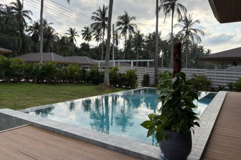 Chalet de 3 dormitorios en Surat Thani, Tailandia № 156349 - foto 2