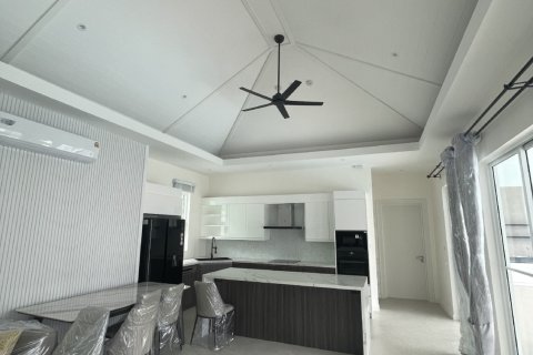 Chalet de 3 dormitorios en Hua Hin, Tailandia № 169975 - foto 4