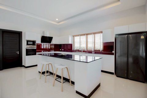 Chalet de 3 dormitorios en Hua Hin, Tailandia № 169977 - foto 8