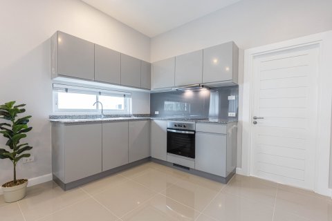 Chalet de 3 dormitorios en Hua Hin, Tailandia № 169977 - foto 18