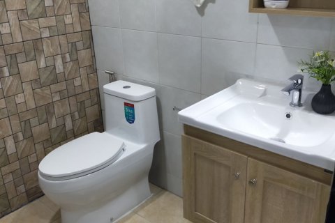 Apartamento de 2 habitaciones en Pattaya, Tailandia № 205762 - foto 8