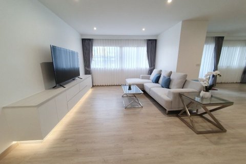 Condo in Bangkok, Thailand, 2 bedrooms  № 143301