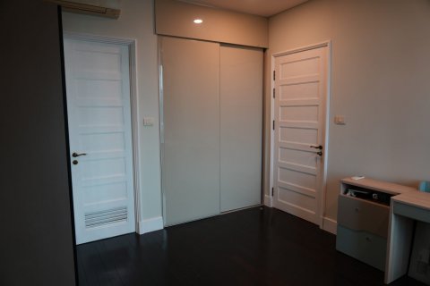 Condominio de 3 dormitorios en Bangkok, Tailandia № 143300 - foto 17