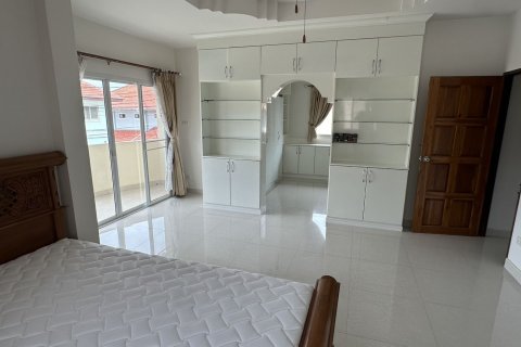 House in Pattaya, Thailand 4 bedrooms № 151398 - photo 14