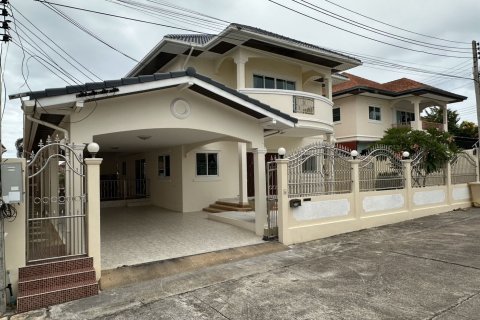 House in Pattaya, Thailand 4 bedrooms № 151398