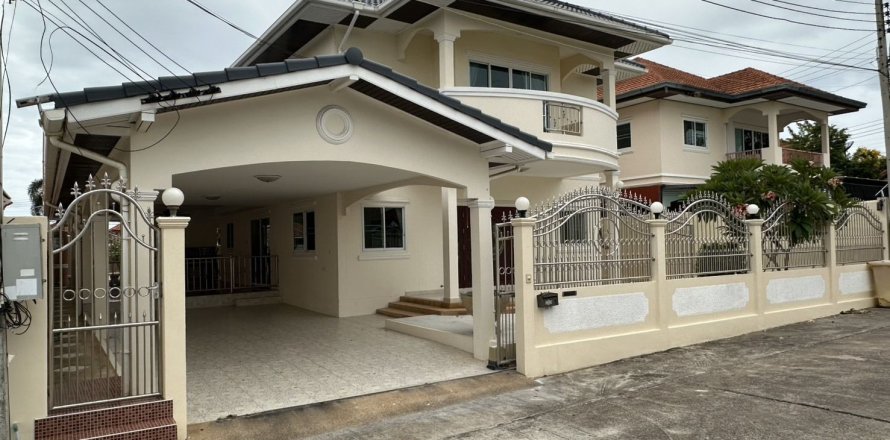 House in Pattaya, Thailand 4 bedrooms № 151398