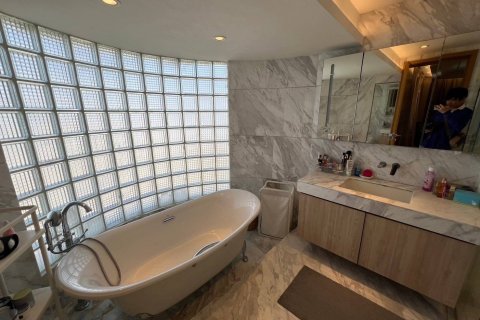 Condominio de 3 dormitorios en Bangkok, Tailandia № 144616 - foto 16