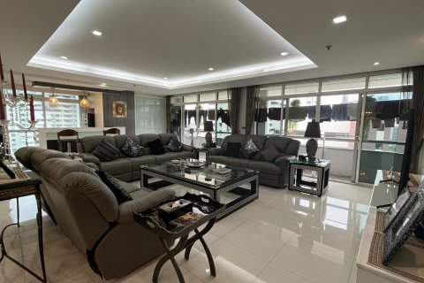 Eigentumswohnung in Watthana, Bangkok, Thailand, 3 Schlafzimmer  № 200814 - Foto 28