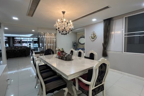 Eigentumswohnung in Watthana, Bangkok, Thailand, 3 Schlafzimmer  № 200814 - Foto 26