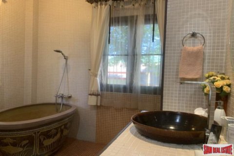 Chalet de 5 dormitorios en Nai Harn Beach, Tailandia № 202421 - foto 3