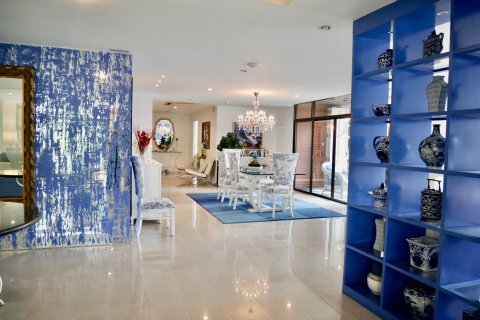 Condo à Bangkok, Thaïlande, 3 chambres  № 143567