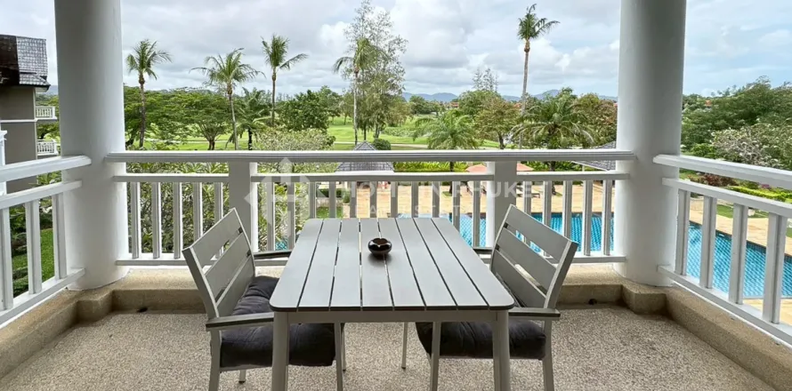 Condo in Phuket, Thailand, 2 bedrooms  № 214165