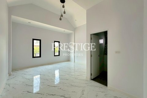 Casa de 3 dormitorios en Pattaya, Tailandia № 208993 - foto 16