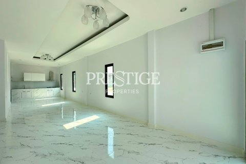Casa de 3 dormitorios en Pattaya, Tailandia № 208993 - foto 5