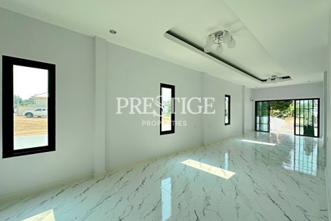 Casa de 3 dormitorios en Pattaya, Tailandia № 208993 - foto 2