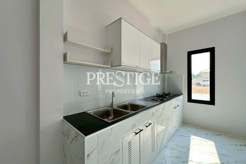 Casa de 3 dormitorios en Pattaya, Tailandia № 208993 - foto 6