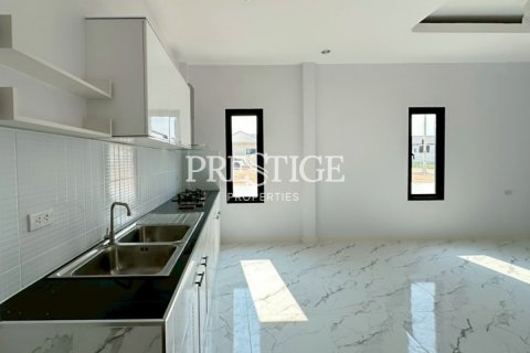 Casa de 3 dormitorios en Pattaya, Tailandia № 208993 - foto 8