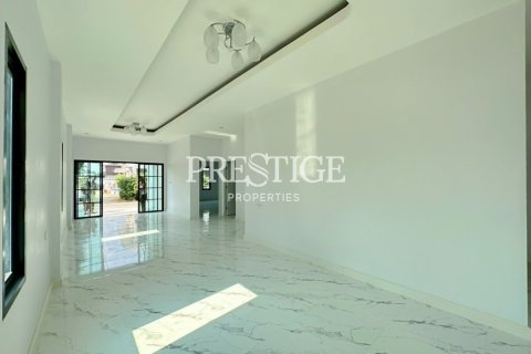 Casa de 3 dormitorios en Pattaya, Tailandia № 208993 - foto 3