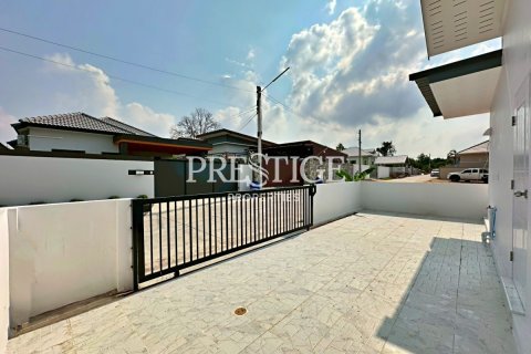 Casa de 3 dormitorios en Pattaya, Tailandia № 208993 - foto 18