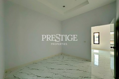 Casa de 3 dormitorios en Pattaya, Tailandia № 208993 - foto 15