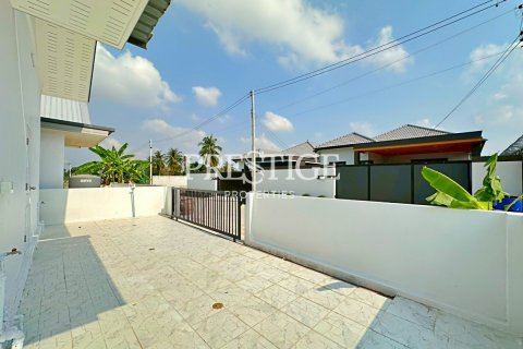 Casa de 3 dormitorios en Pattaya, Tailandia № 208993 - foto 17