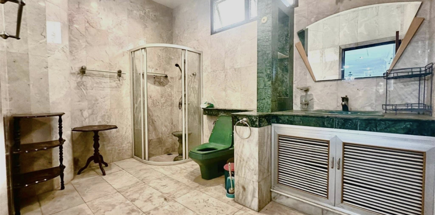 Haus in Bangkok, Thailand 6 Schlafzimmer № 190354