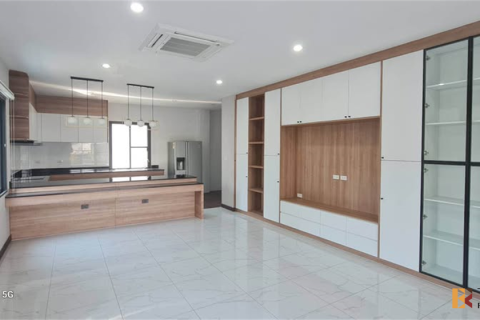Haus in Bangkok, Thailand 4 Schlafzimmer № 190353