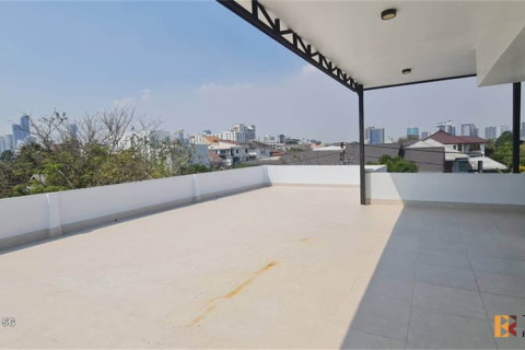 Haus in Bangkok, Thailand 4 Schlafzimmer № 190353 - Foto 8