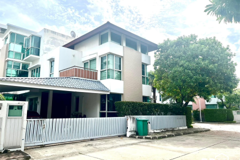 Casa de 3 dormitorios en Bangkok, Tailandia № 189220 - foto 4