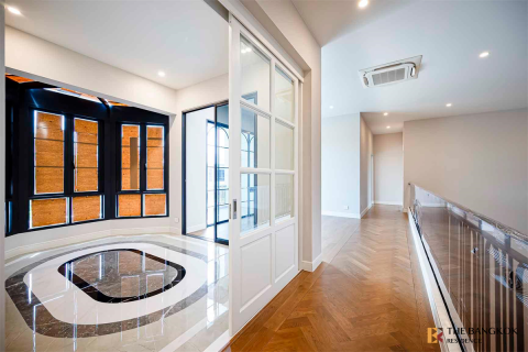 House in Bangkok, Thailand 4 bedrooms № 189219