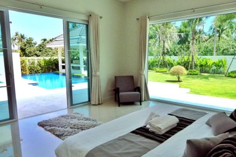 Villa in Sam Roi Yot, Thailand 3 bedrooms № 165848 - photo 3