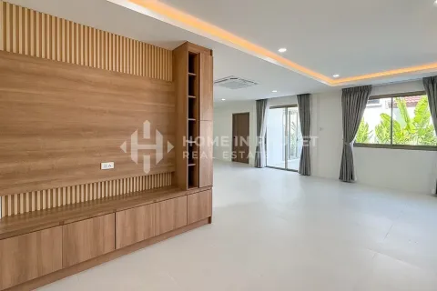 Casa de 4 dormitorios en Chalong, Tailandia № 163896 - foto 4