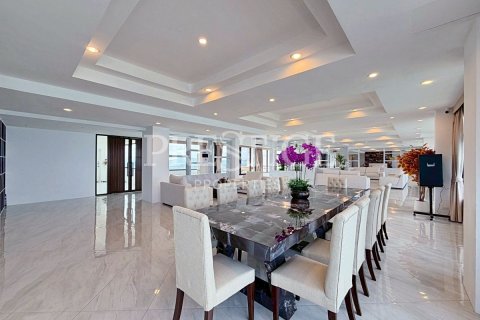 Condo in Pattaya, Thailand, 2 bedrooms № 202034 - photo 8