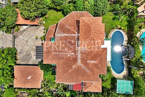 Casa de 5 dormitorios en Pattaya, Tailandia № 202037 - foto 2