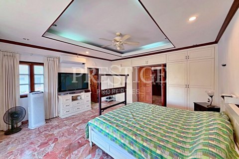 Casa de 5 dormitorios en Pattaya, Tailandia № 202037 - foto 16