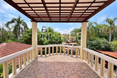 Casa de 5 dormitorios en Pattaya, Tailandia № 202037 - foto 18