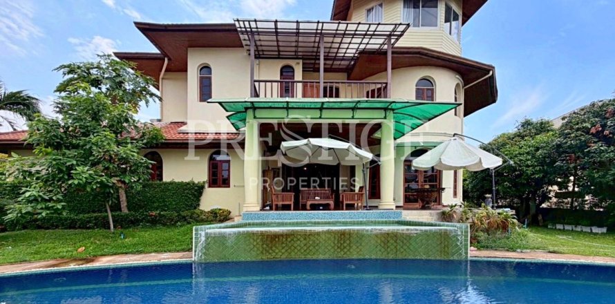 Casa de 5 dormitorios en Pattaya, Tailandia № 202037