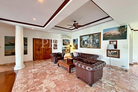 Casa de 5 dormitorios en Pattaya, Tailandia № 202037 - foto 5