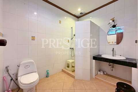Casa de 5 dormitorios en Pattaya, Tailandia № 202037 - foto 25
