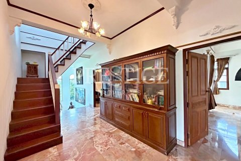 Casa de 5 dormitorios en Pattaya, Tailandia № 202037 - foto 26