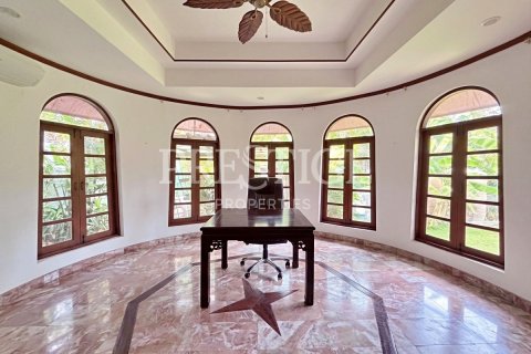 Casa de 5 dormitorios en Pattaya, Tailandia № 202037 - foto 9