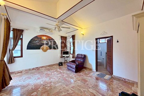 Casa de 5 dormitorios en Pattaya, Tailandia № 202037 - foto 20