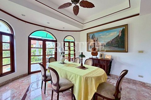 Casa de 5 dormitorios en Pattaya, Tailandia № 202037 - foto 8